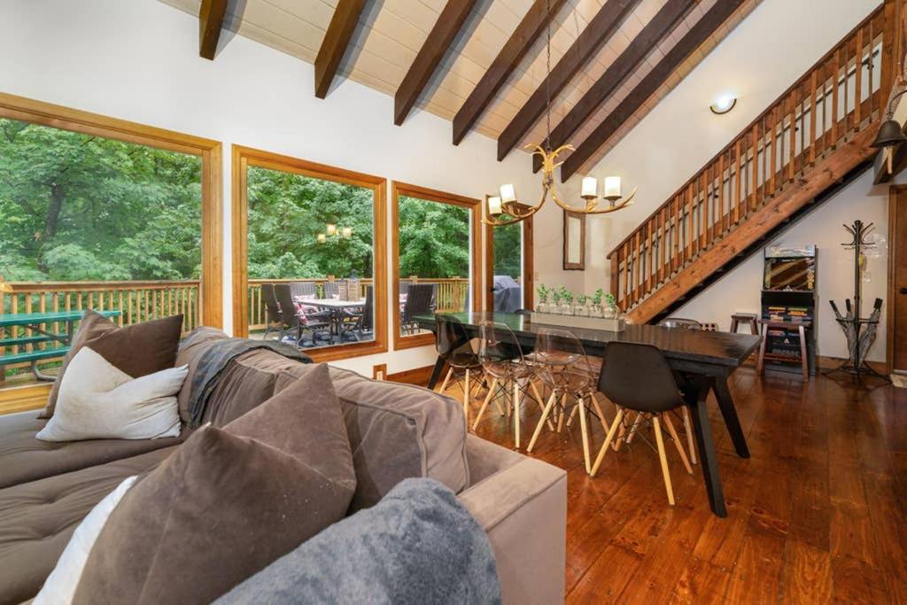 A Smoky Mountains Retreat - Chalet De Montagne Villa Gatlinburg Eksteriør billede