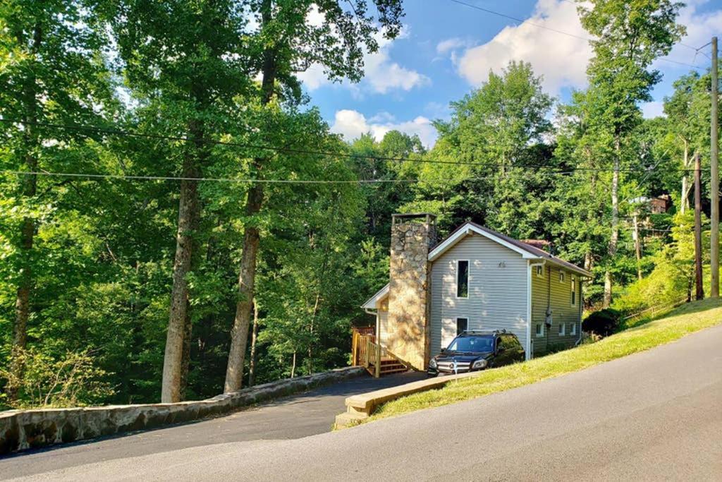 A Smoky Mountains Retreat - Chalet De Montagne Villa Gatlinburg Eksteriør billede