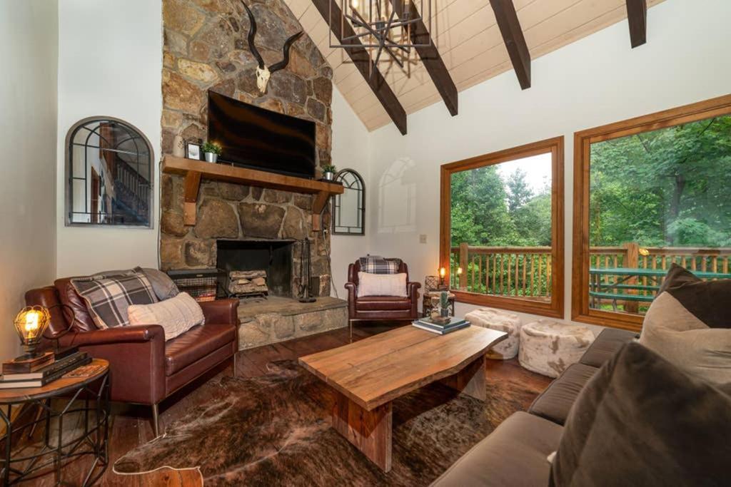 A Smoky Mountains Retreat - Chalet De Montagne Villa Gatlinburg Eksteriør billede