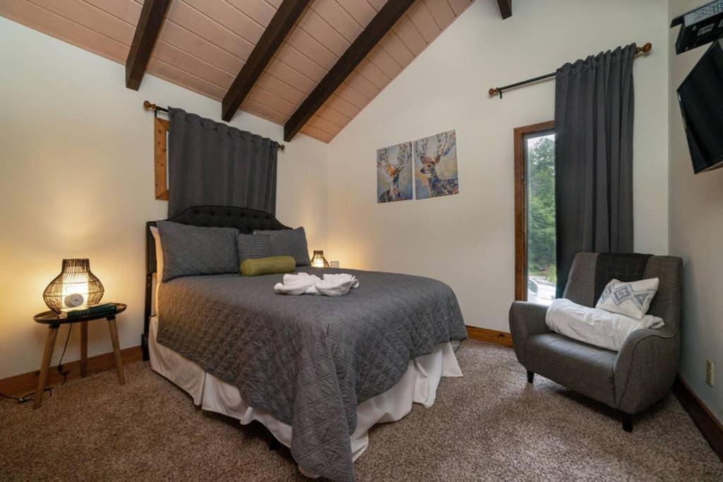 A Smoky Mountains Retreat - Chalet De Montagne Villa Gatlinburg Eksteriør billede